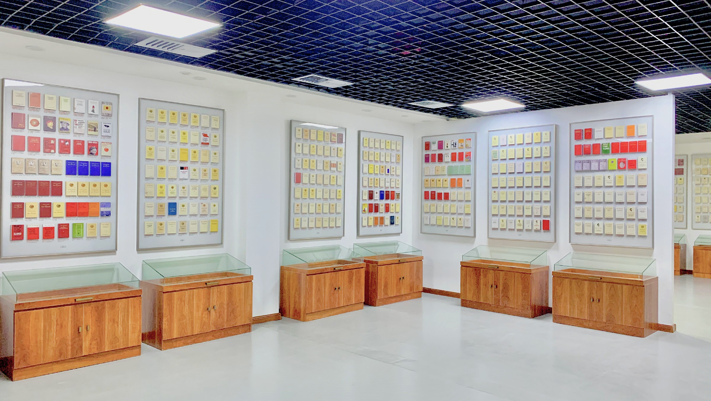 13展区-外文展厅~1.jpg